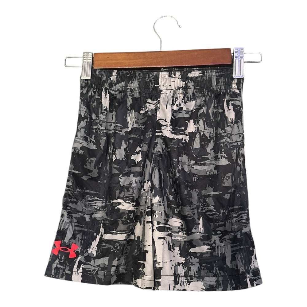 Under Armour Camo Athletic Shorts Black Gray Digital Print Boys Size 6